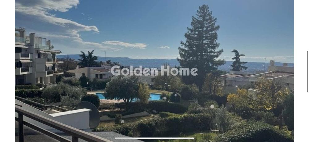 House in Center, Panorama — Photo 1 of 11
