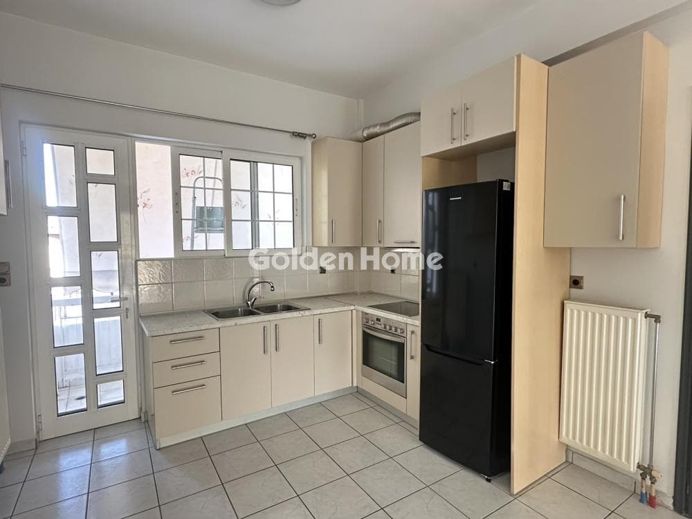 Apartment in Agios Ioannis Chrisostomos, Nikaia — Photo 3 of 12