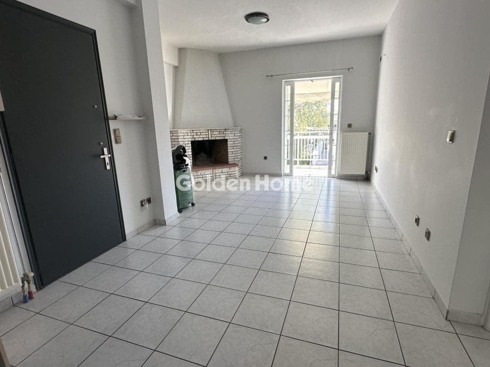 Apartment in Agios Ioannis Chrisostomos, Nikaia — Photo 2 of 12