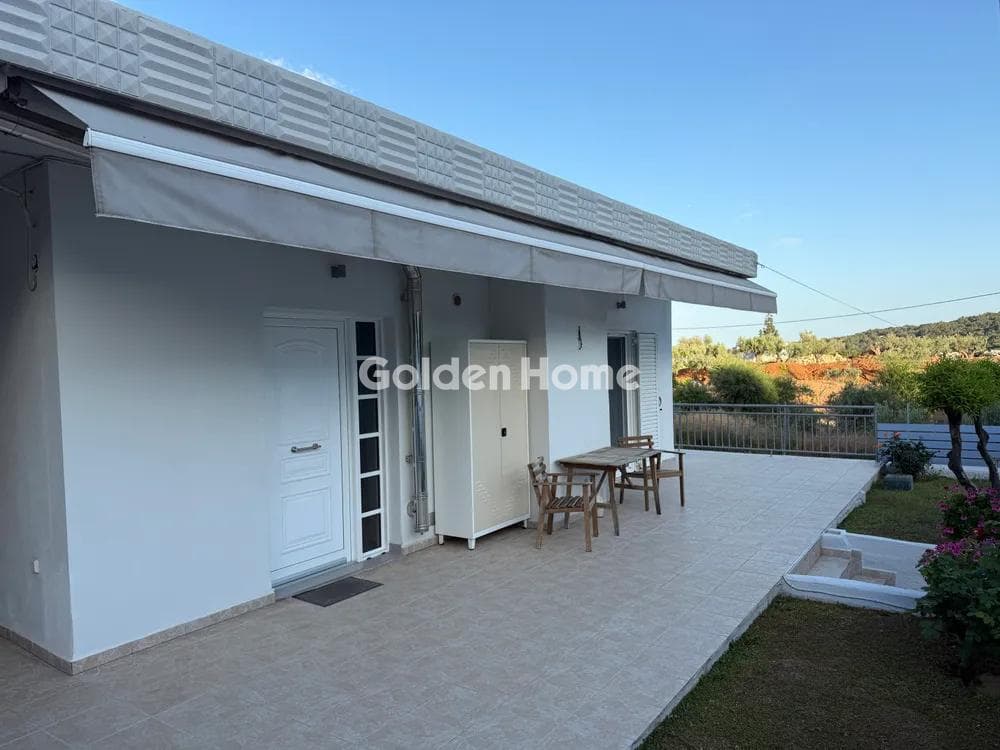 House in Oikismos Kokkino Limanaki, Rafina — Photo 1 of 25