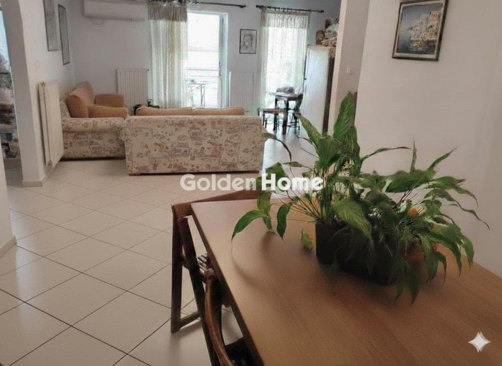 Apartment in Osios Loukas, Patisia — Photo 1 of 12