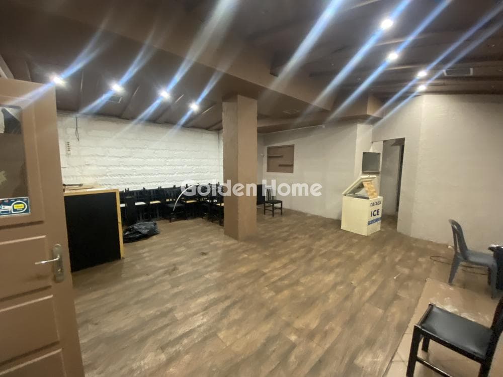 Retail Store in Kaminia, Piraeus — Photo 1 of 5