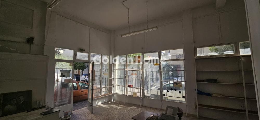 Retail Store in Aspra Chomata, Nikaia — Photo 1 of 8