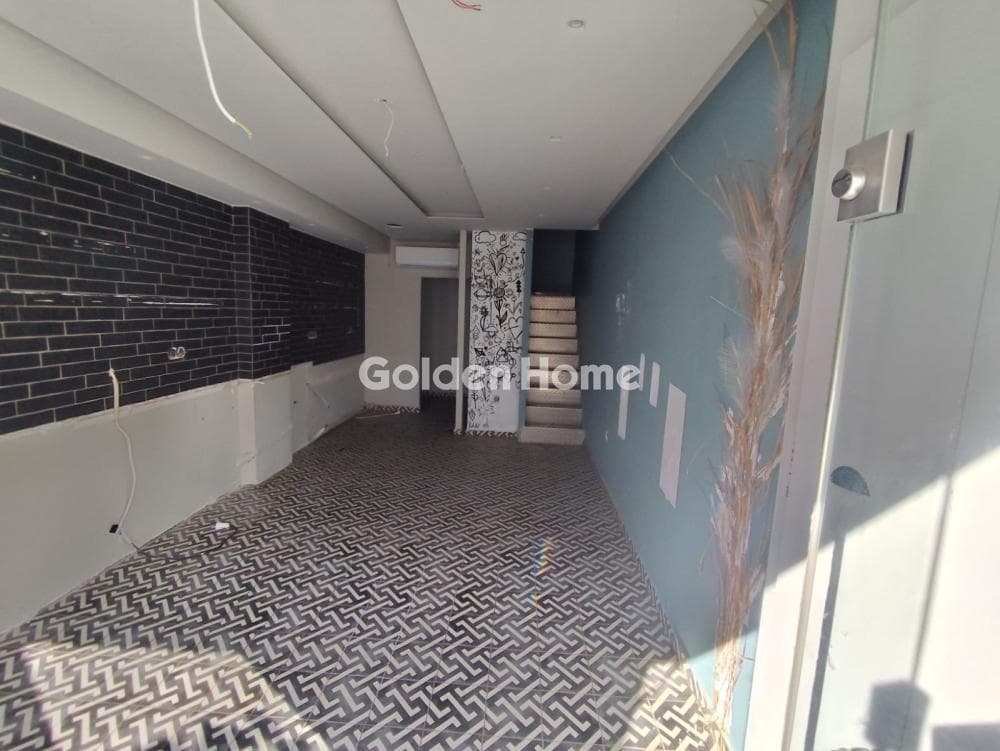 Retail Store in Neo Terma, Marousi — Photo 1 of 5