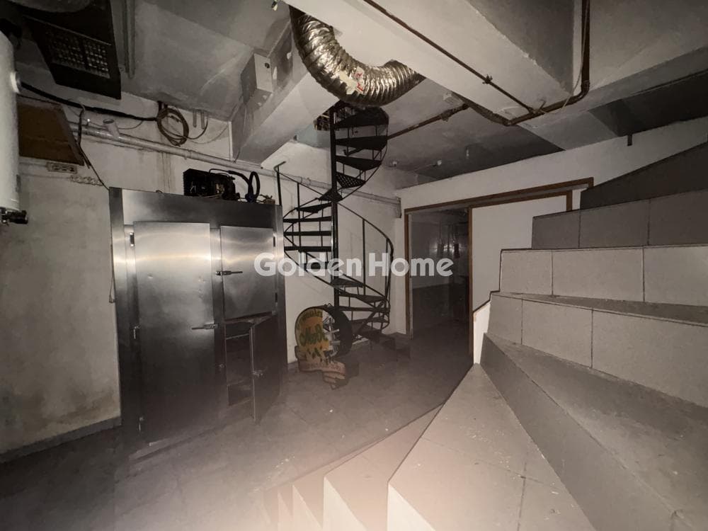 Retail Store in Palaia Kokkinia, Piraeus — Photo 13 of 16