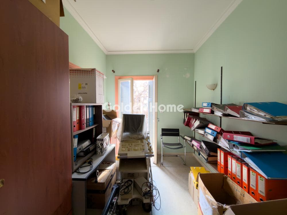 Apartment in Platia Kanigos, Exarchia - Neapoli — Photo 1 of 12