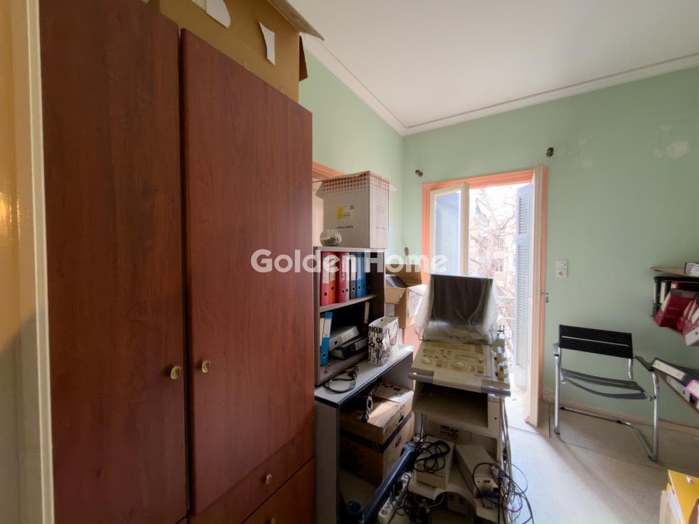 Apartment in Platia Kanigos, Exarchia - Neapoli — Photo 2 of 12