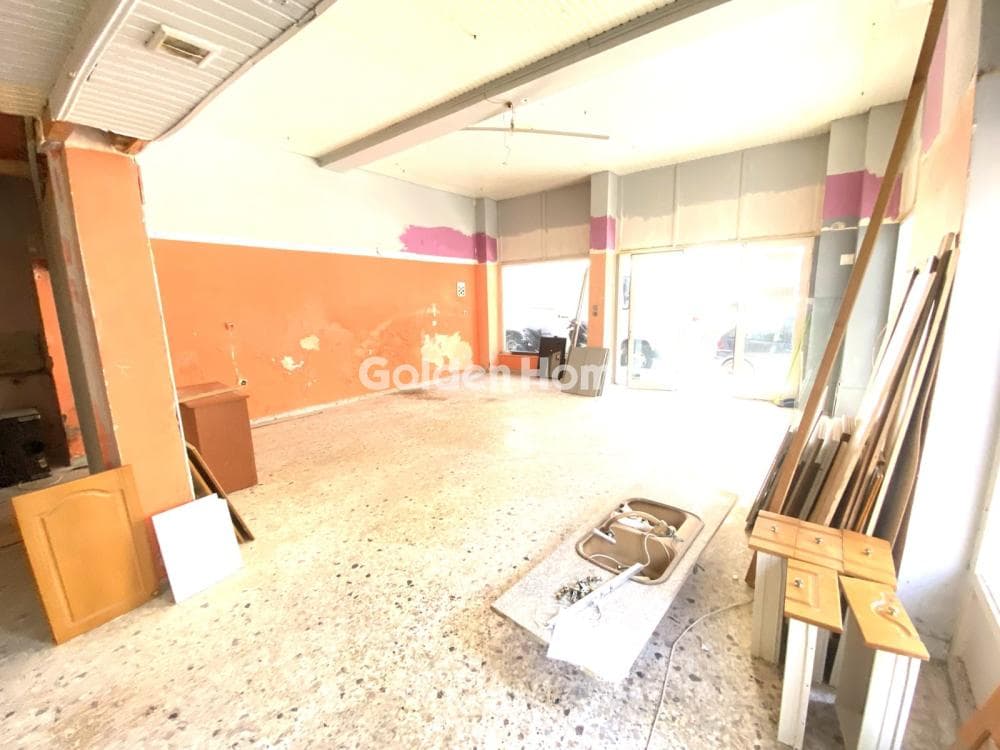 Retail Store in Agia Sofia, Piraeus — Photo 1 of 7