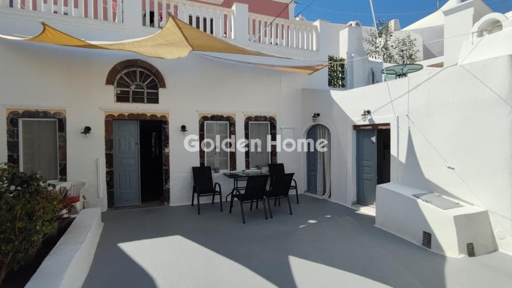 House in Thira, Santorini — Photo 2 of 17