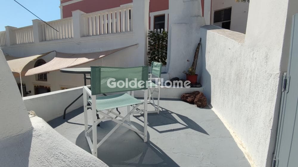 House in Thira, Santorini — Photo 16 of 17