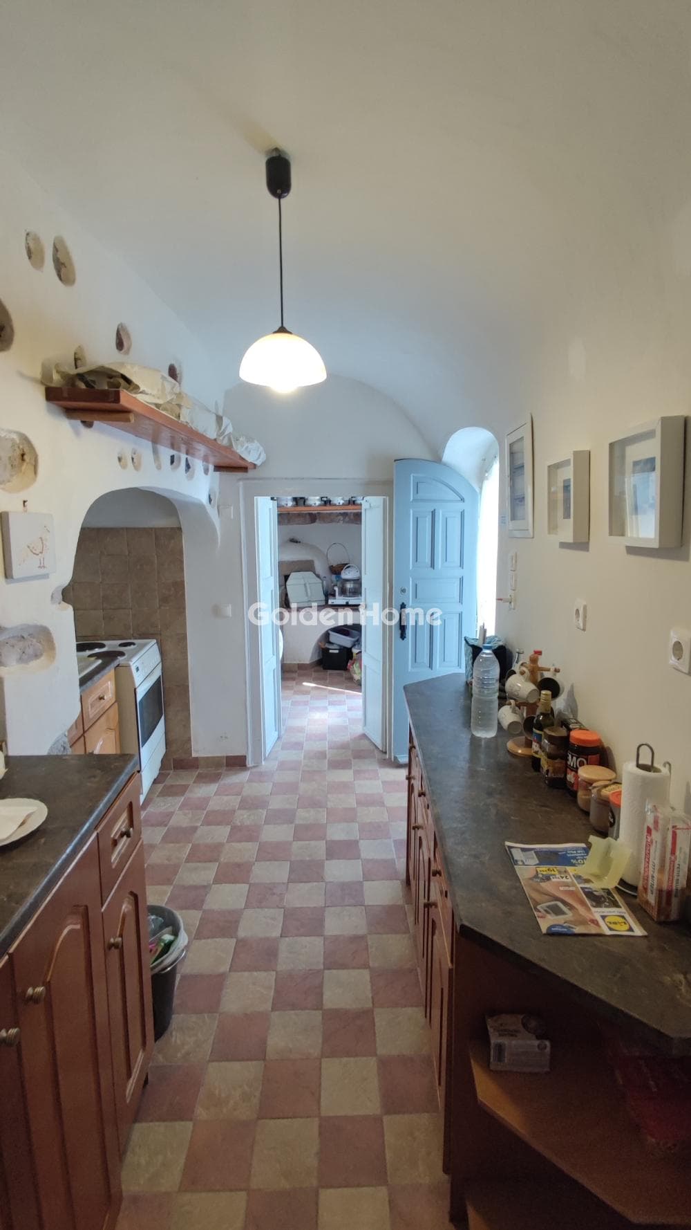 House in Thira, Santorini — Photo 10 of 17