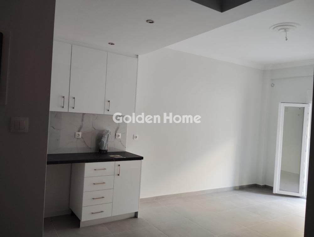 Apartment in Kaminia, Piraeus — Photo 2 of 11