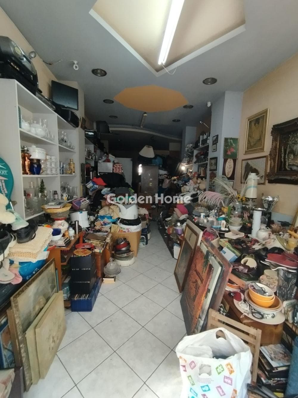 Retail Store in Plateia Davaki, Kalithea — Photo 1 of 9
