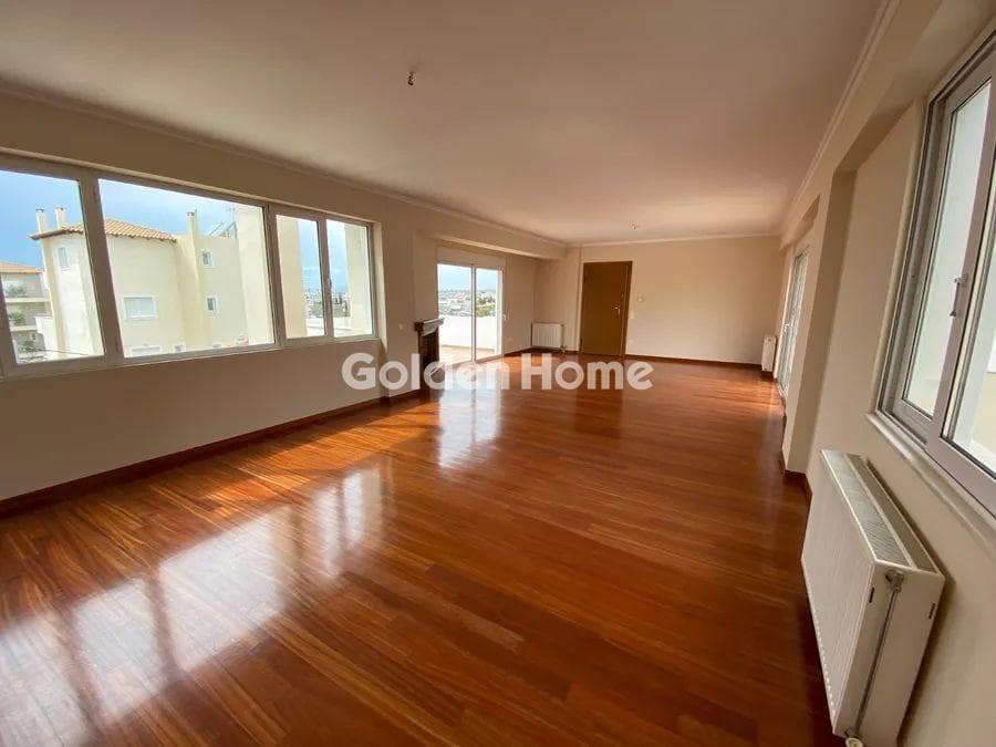 Apartment in Center, Vouliagmeni — Photo 2 of 11