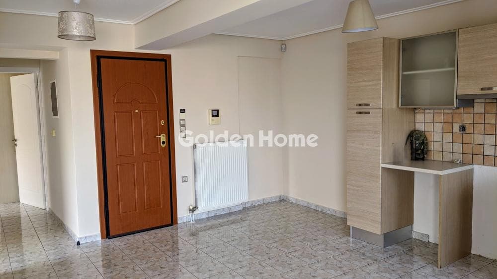 Apartment in Center, Lavrio — Photo 2 of 10