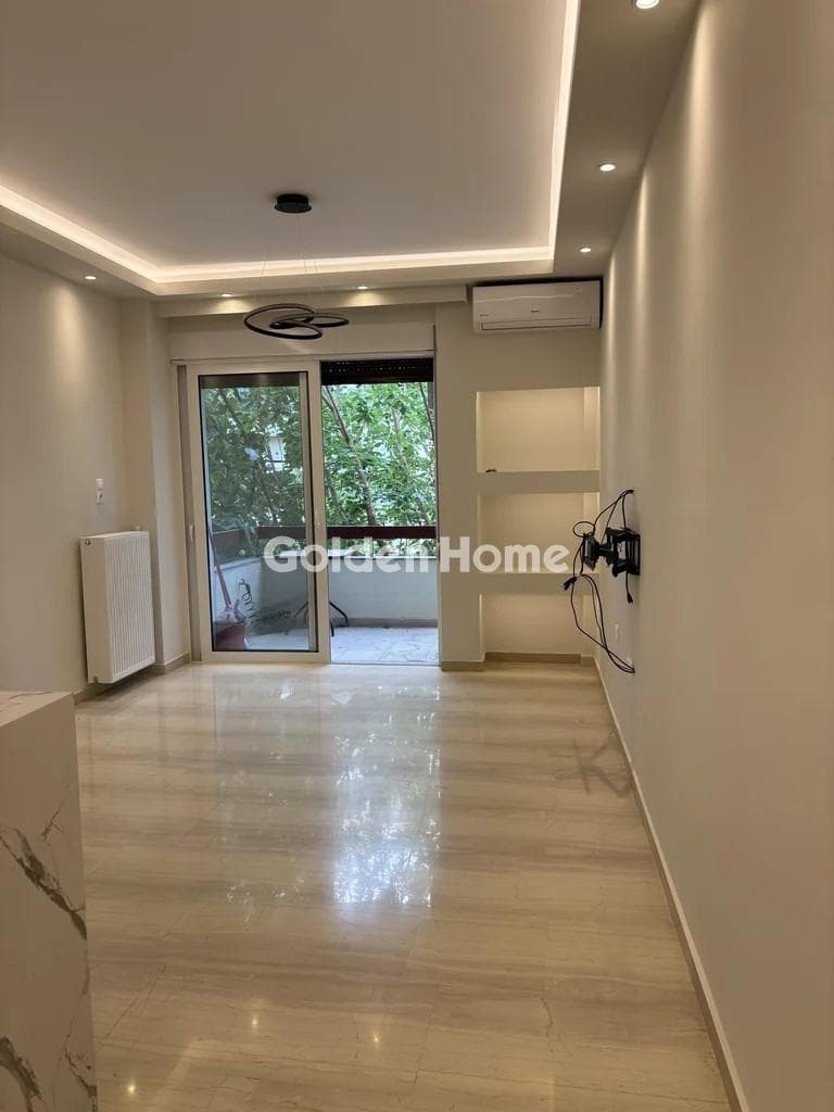 Apartment in Center, Moschato — Photo 2 of 14