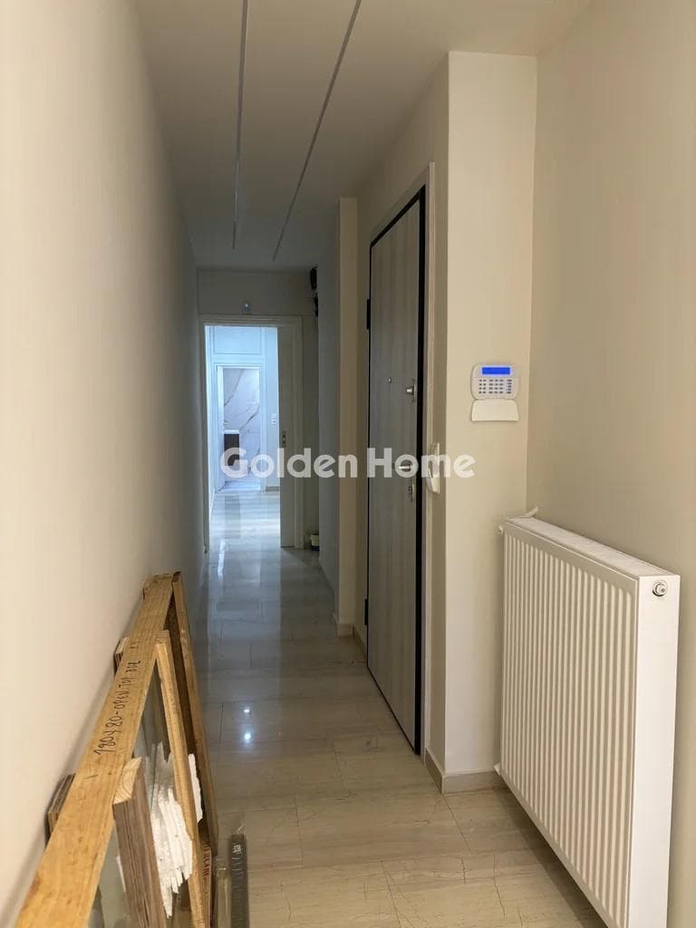 Apartment in Center, Moschato — Photo 5 of 14