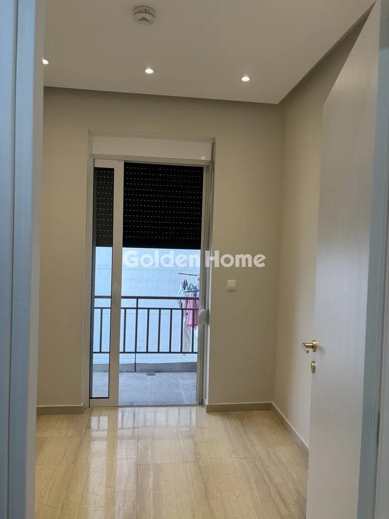 Apartment in Center, Moschato — Photo 6 of 14