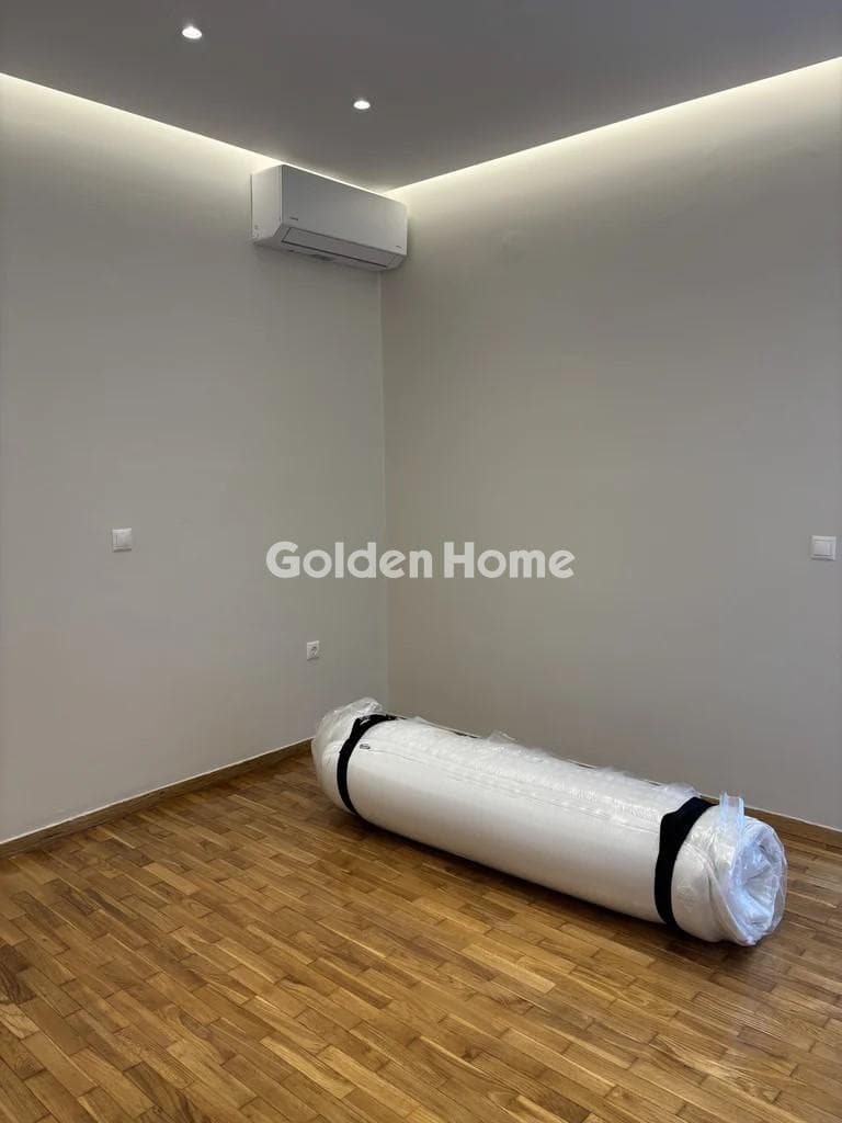 Apartment in Center, Moschato — Photo 9 of 14