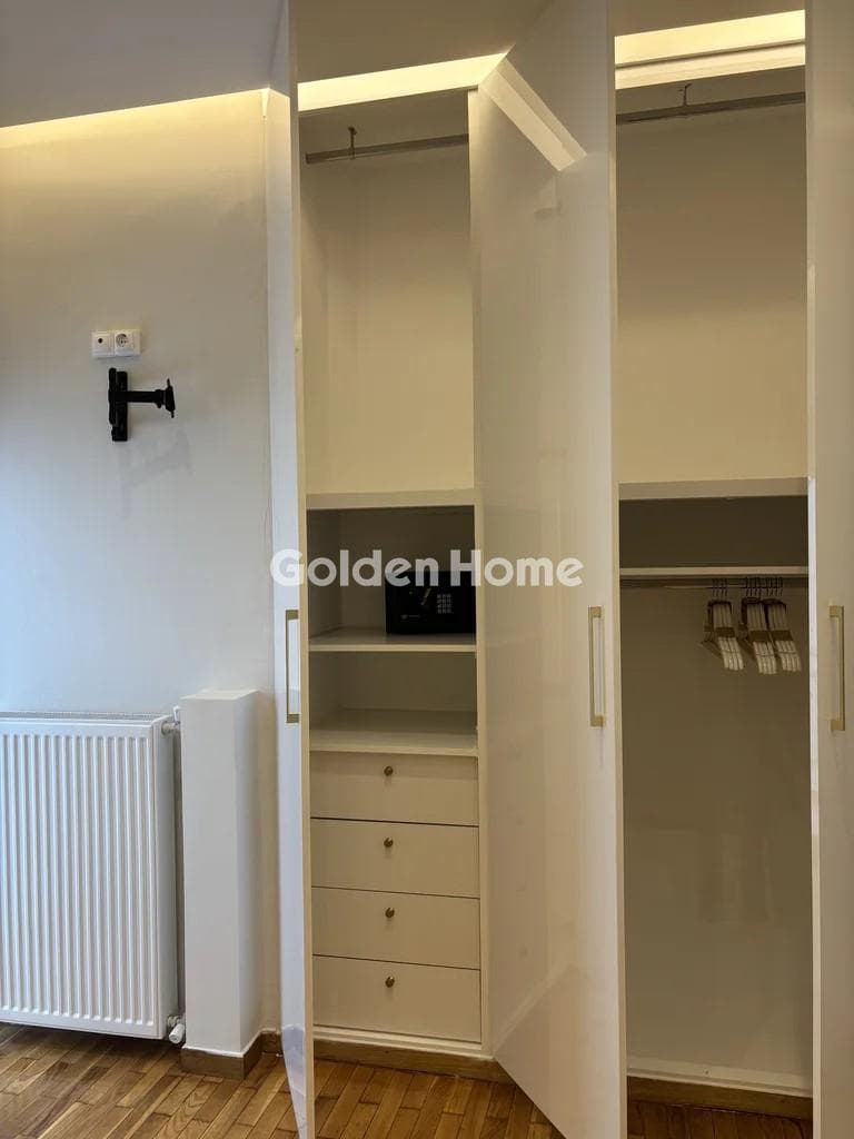 Apartment in Center, Moschato — Photo 10 of 14