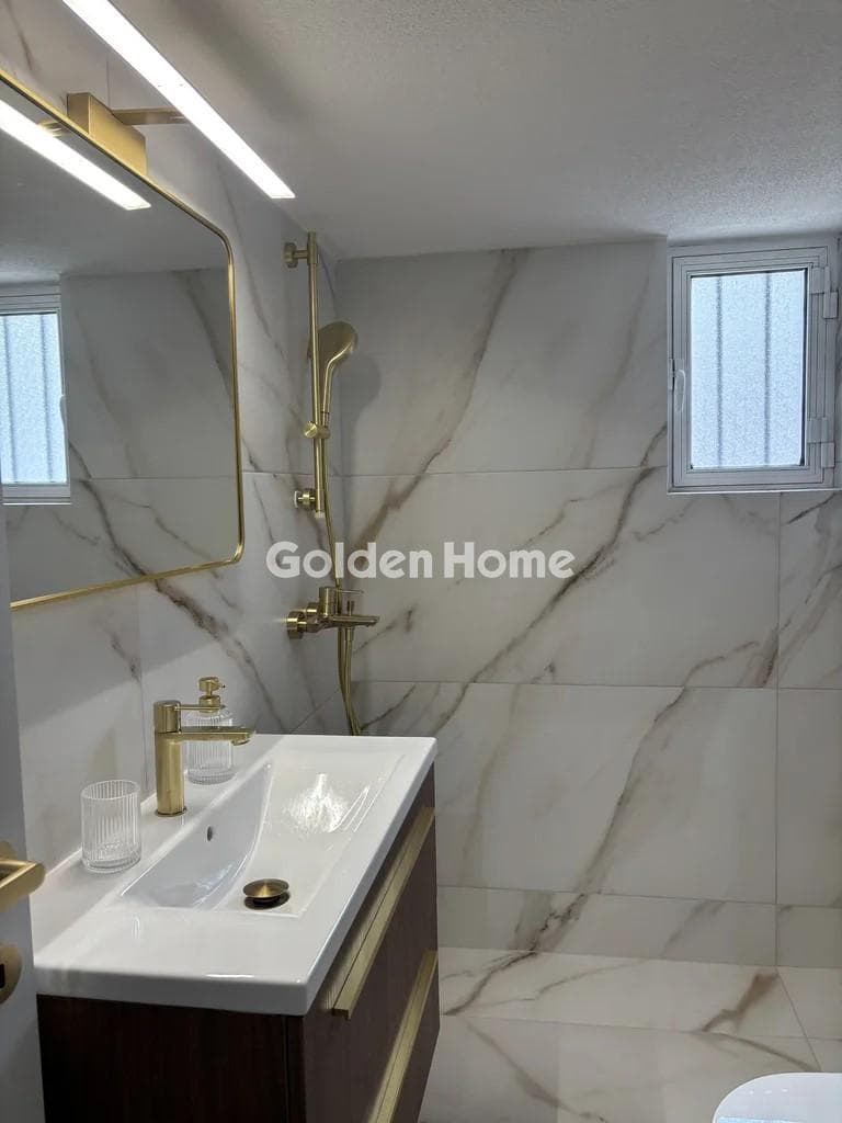 Apartment in Center, Moschato — Photo 11 of 14