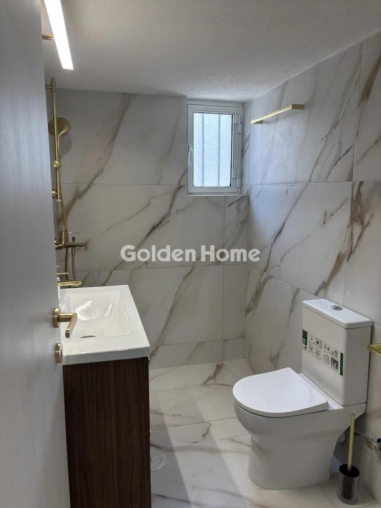 Apartment in Center, Moschato — Photo 12 of 14
