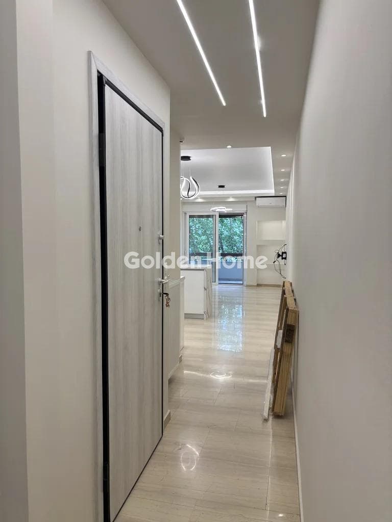 Apartment in Center, Moschato — Photo 4 of 14
