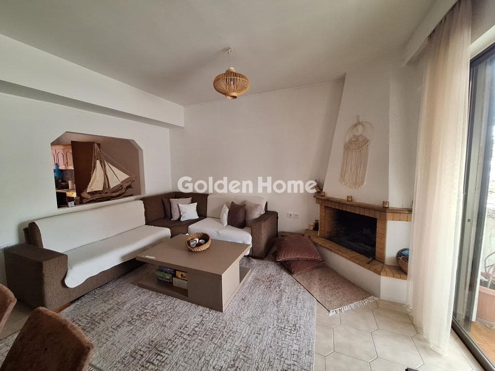 Apartment in Agia Triada, Chaidari — Photo 1 of 13