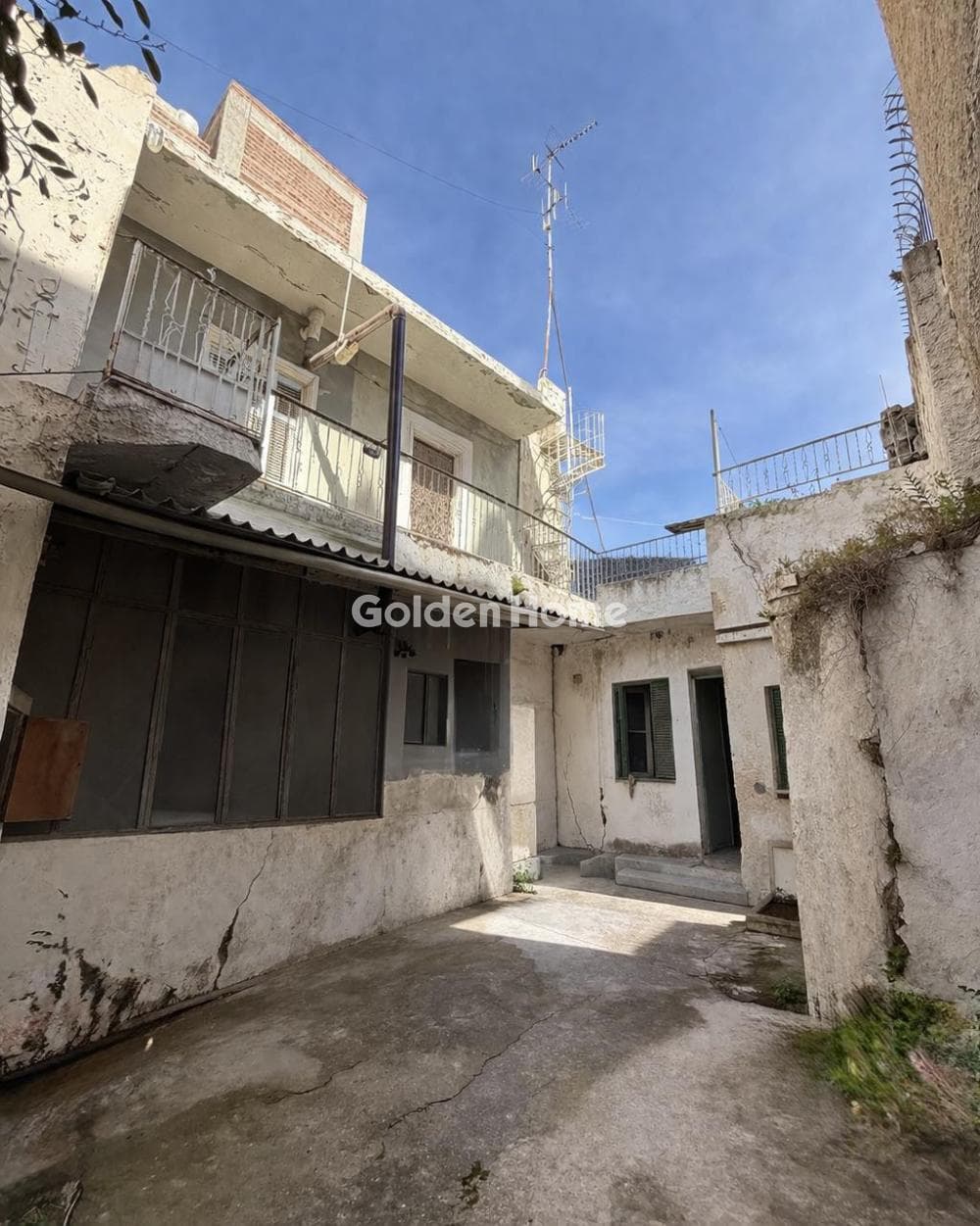 Building Plot in Center, Peristeri