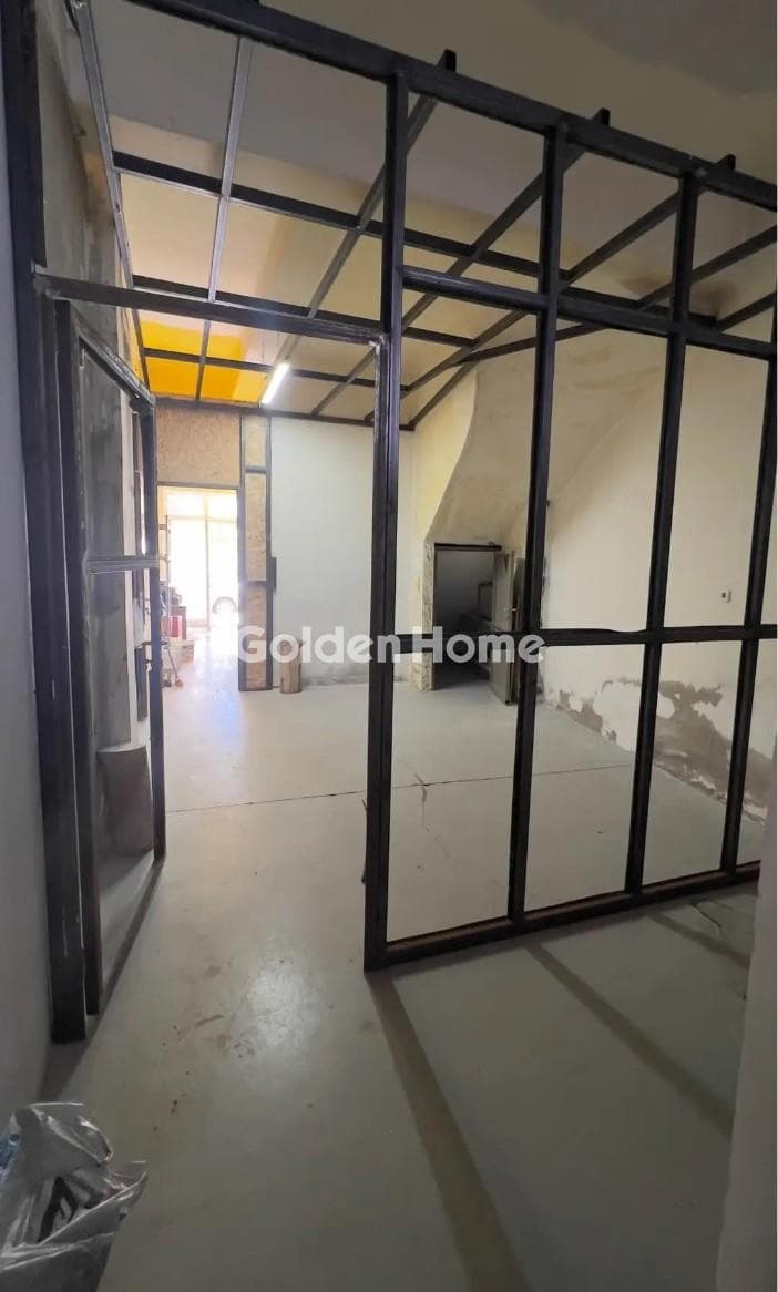 Κατάστημα στην Κομμένο Μπεντένι, Γοργολαϊνη — Φωτογραφία 2 από 3
