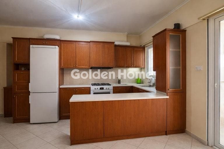 Apartment in Agios Georgios, Keratsini — Photo 1 of 7