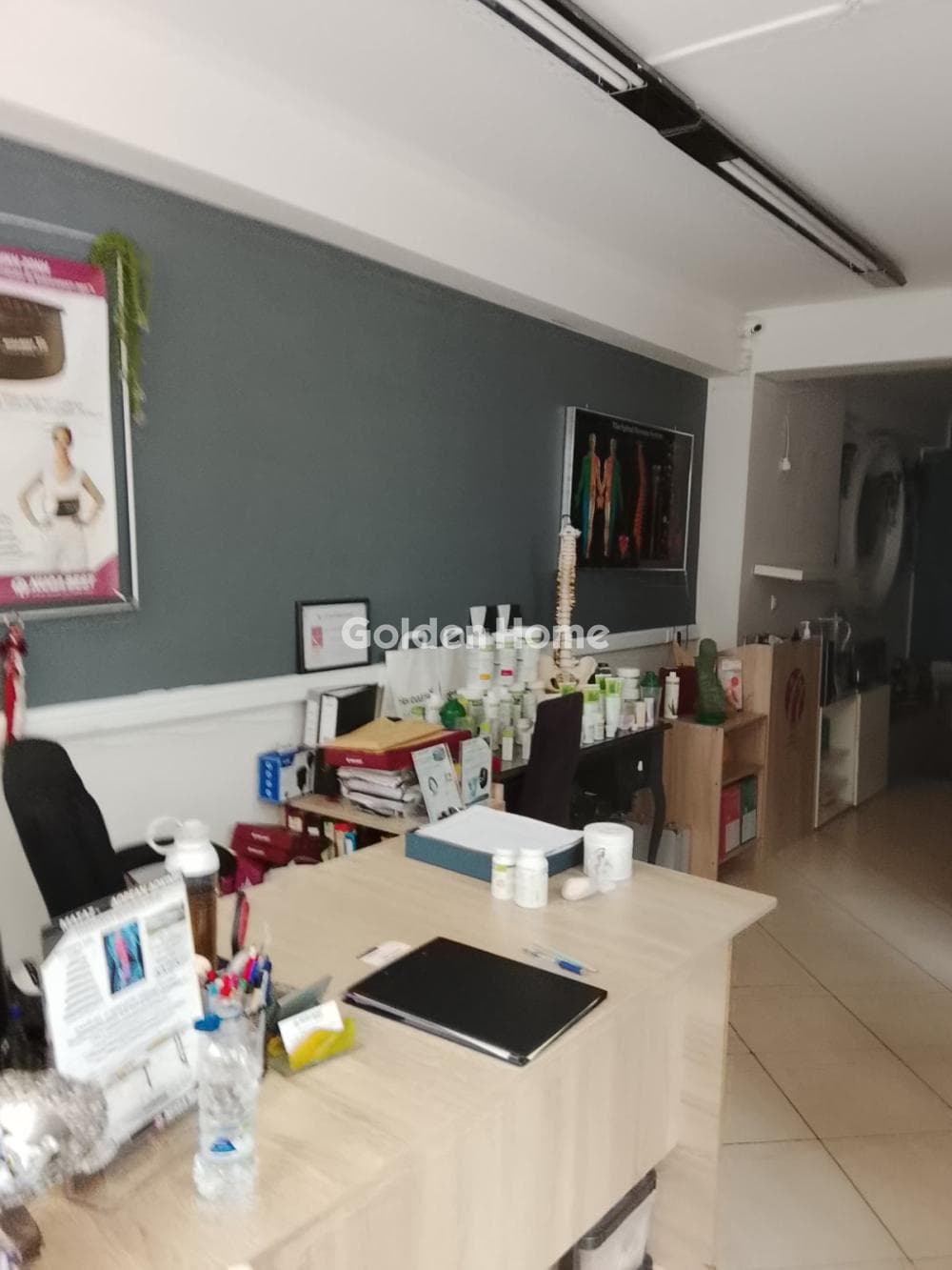 Retail Store in Center, Dafni — Photo 2 of 25