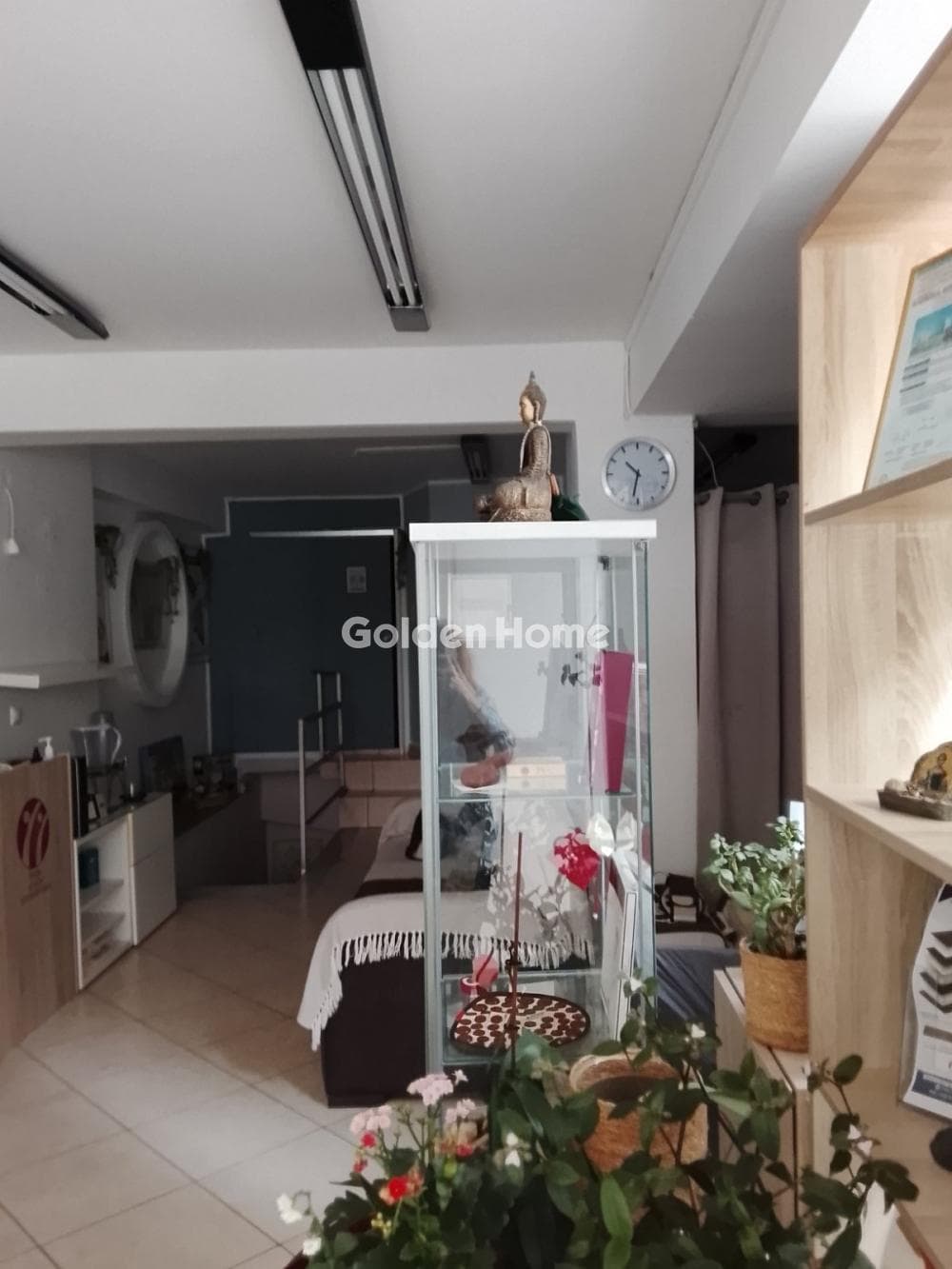 Retail Store in Center, Dafni — Photo 3 of 25