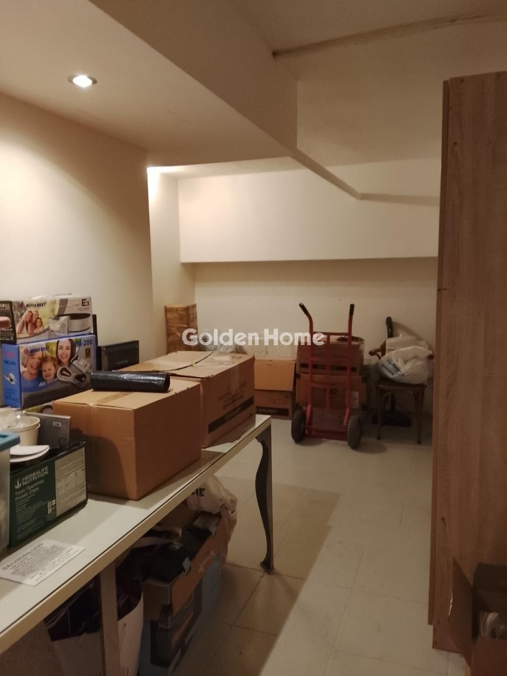 Retail Store in Center, Dafni — Photo 14 of 25