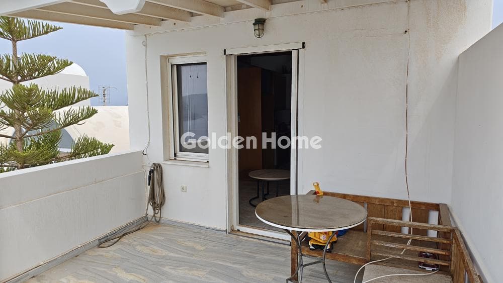 House in Oia, Santorini — Photo 4 of 6
