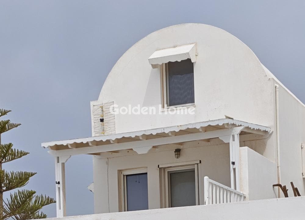 House in Oia, Santorini — Photo 6 of 6