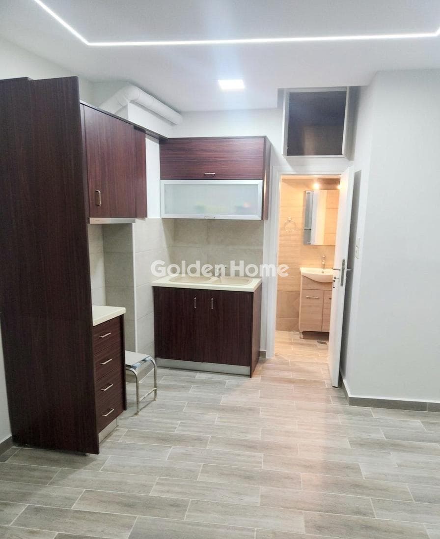 Apartment in Zoodochos Pigi, Vironas — Photo 1 of 7