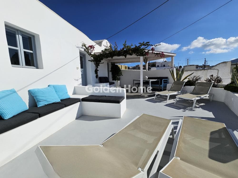 House in Thira, Santorini — Photo 1 of 13
