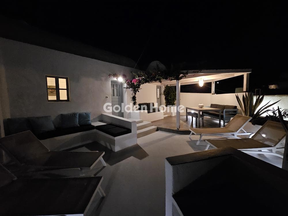 House in Thira, Santorini — Photo 13 of 13