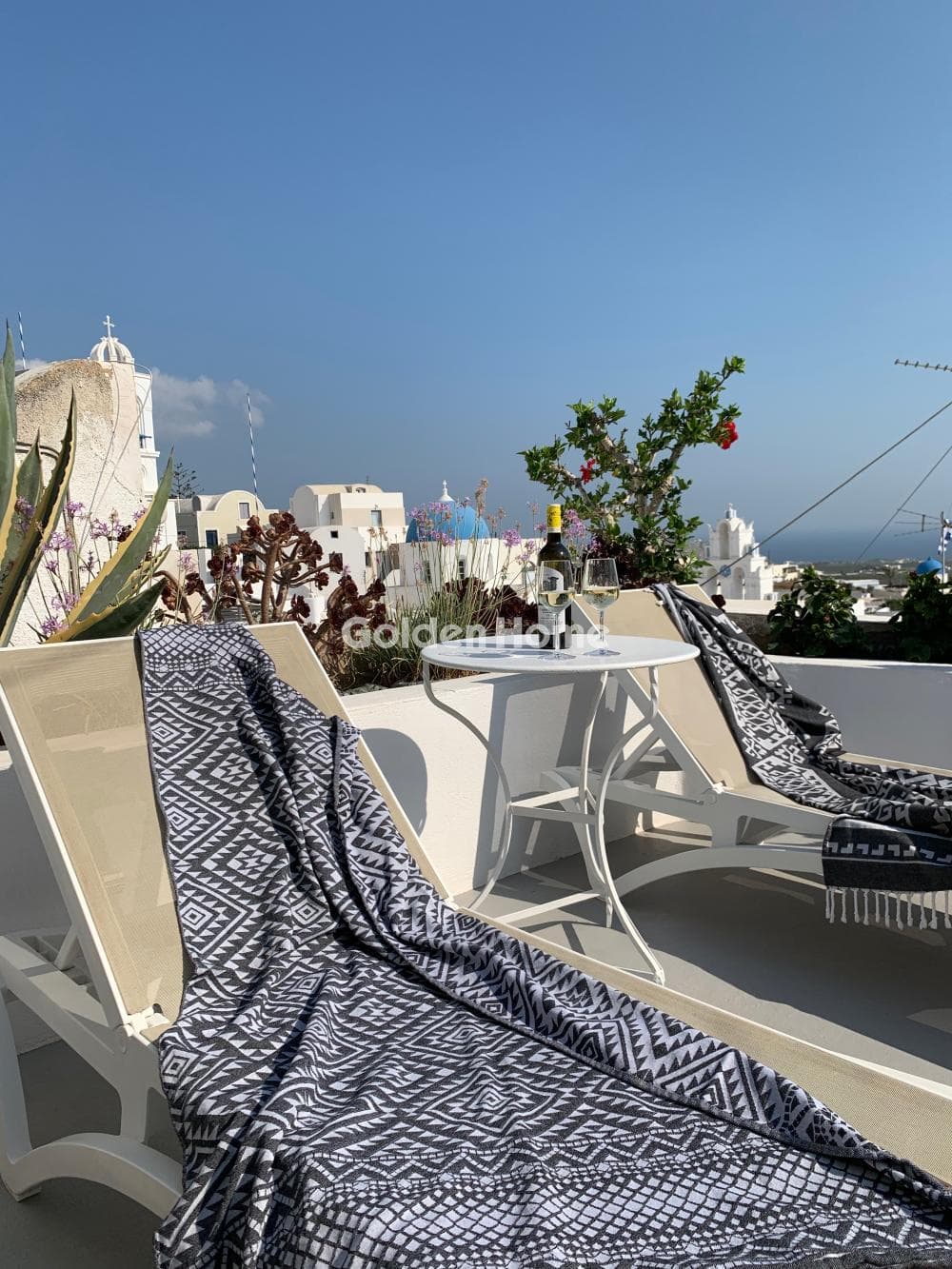 House in Thira, Santorini — Photo 6 of 13