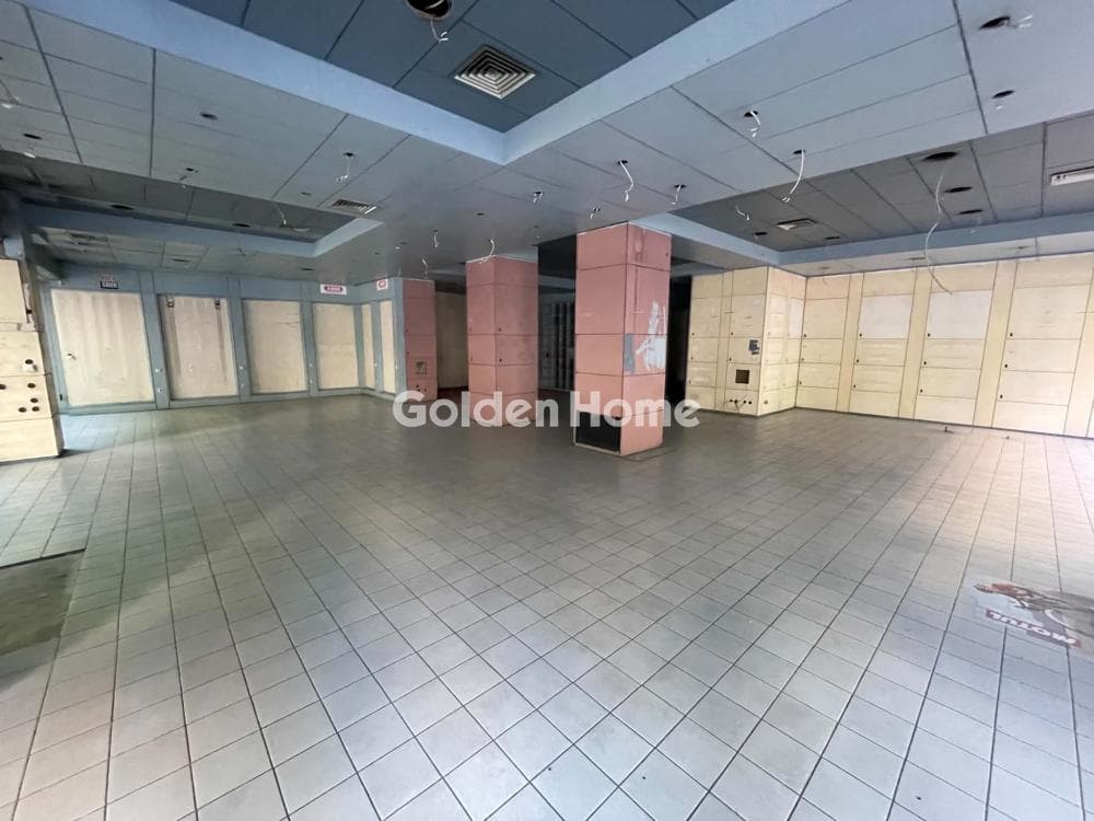 Κατάστημα στην Πλατεία Κάνιγγος, Εξάρχεια - Νεάπολη — Φωτογραφία 1 από 13