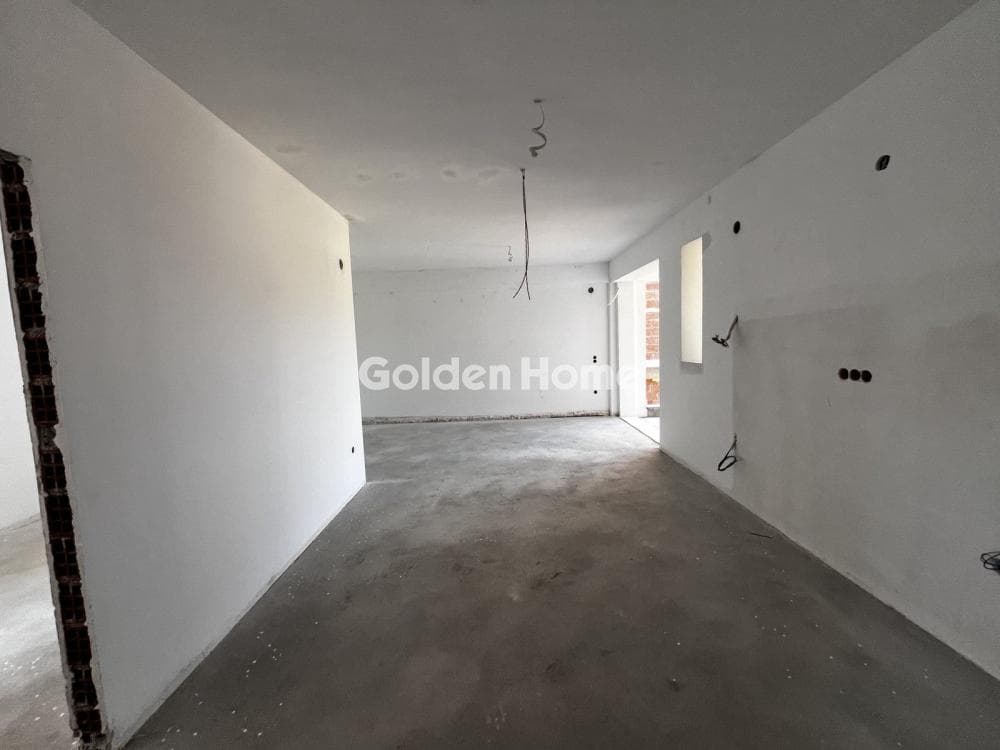 Apartment in Center, Thermi — Photo 2 of 5