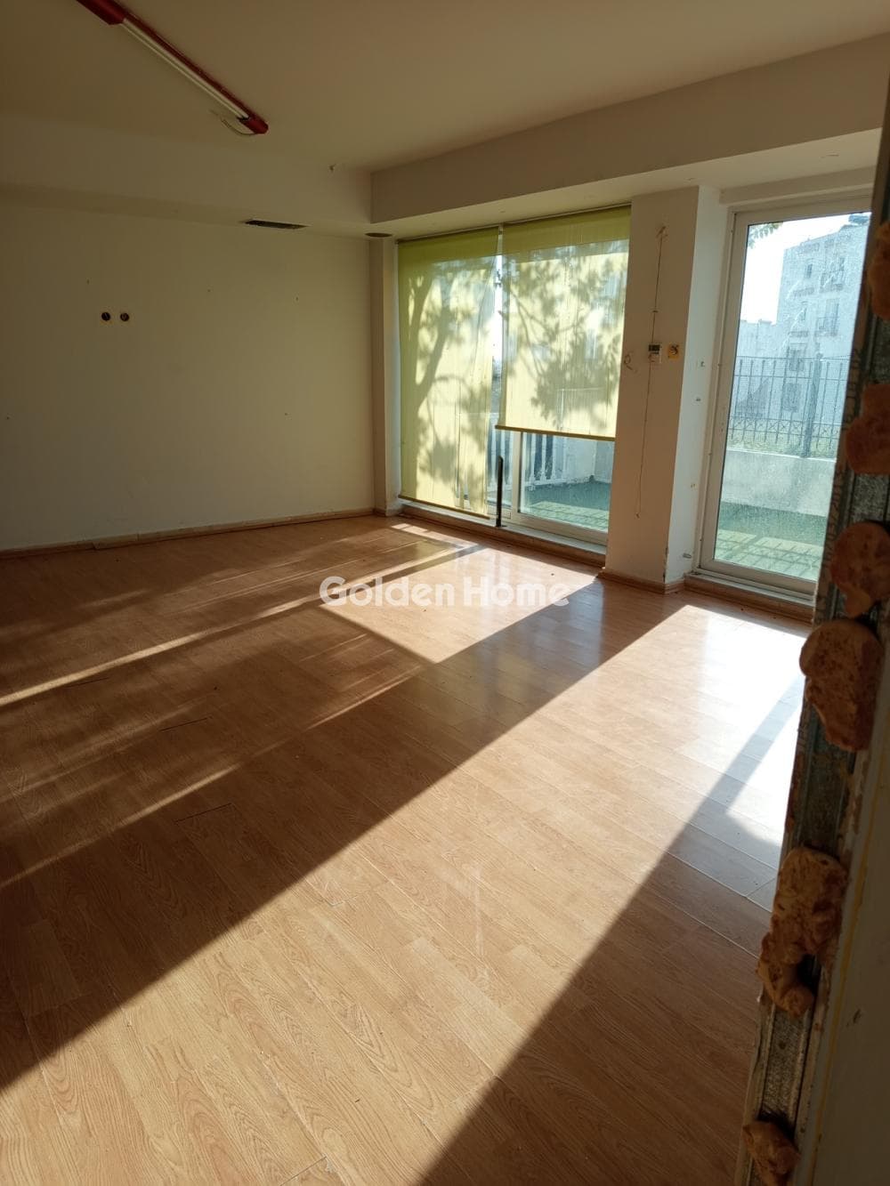Retail Store in Center, Efkarpia — Photo 16 of 31