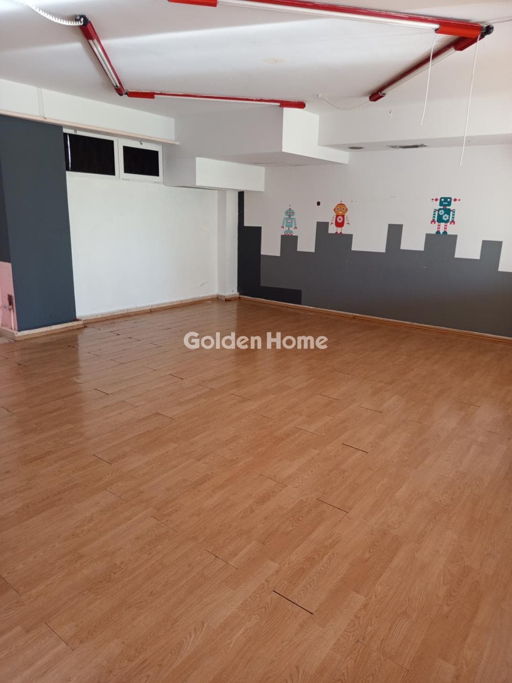 Retail Store in Center, Efkarpia — Photo 15 of 31