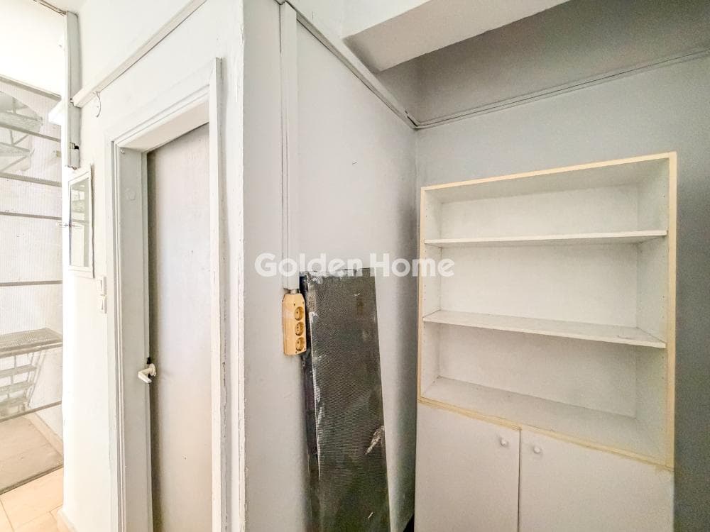 Retail Store in Center, Nikaia — Photo 6 of 11