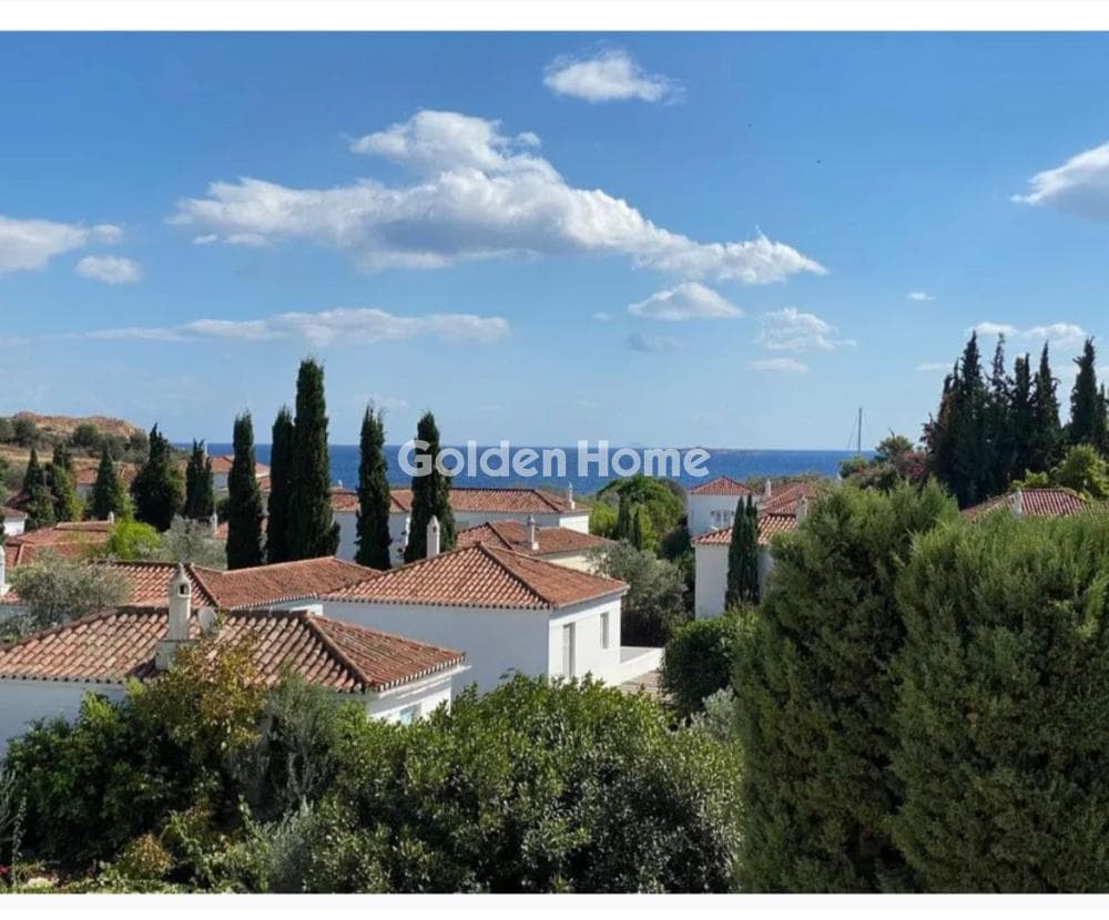 House in Kouzounos, Spetses — Photo 1 of 24