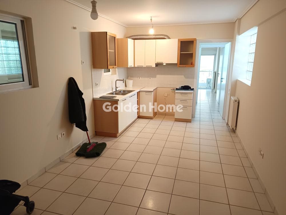 Apartment in Alsos, Nea Smyrni — Photo 1 of 24
