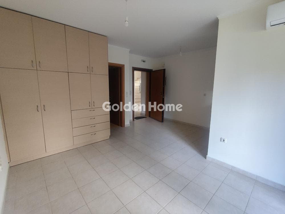 Apartment in Proastio, Rio — Photo 1 of 7
