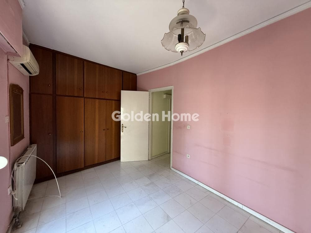 Apartment in Mikrolimano, Piraeus — Photo 17 of 25