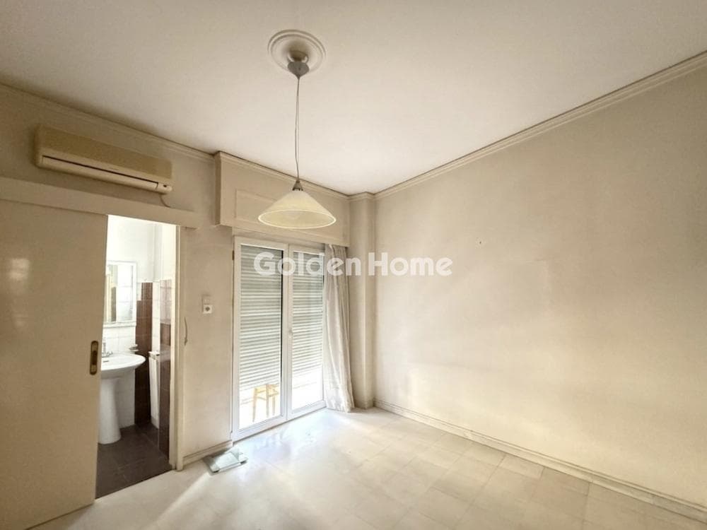 Apartment in Mikrolimano, Piraeus — Photo 11 of 25